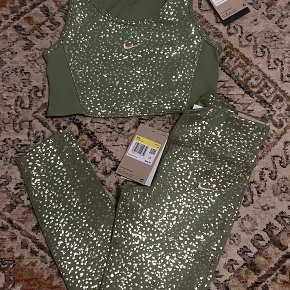 Nike Kids Green Sequin Leggings & Top Set - Picture 1 of 1